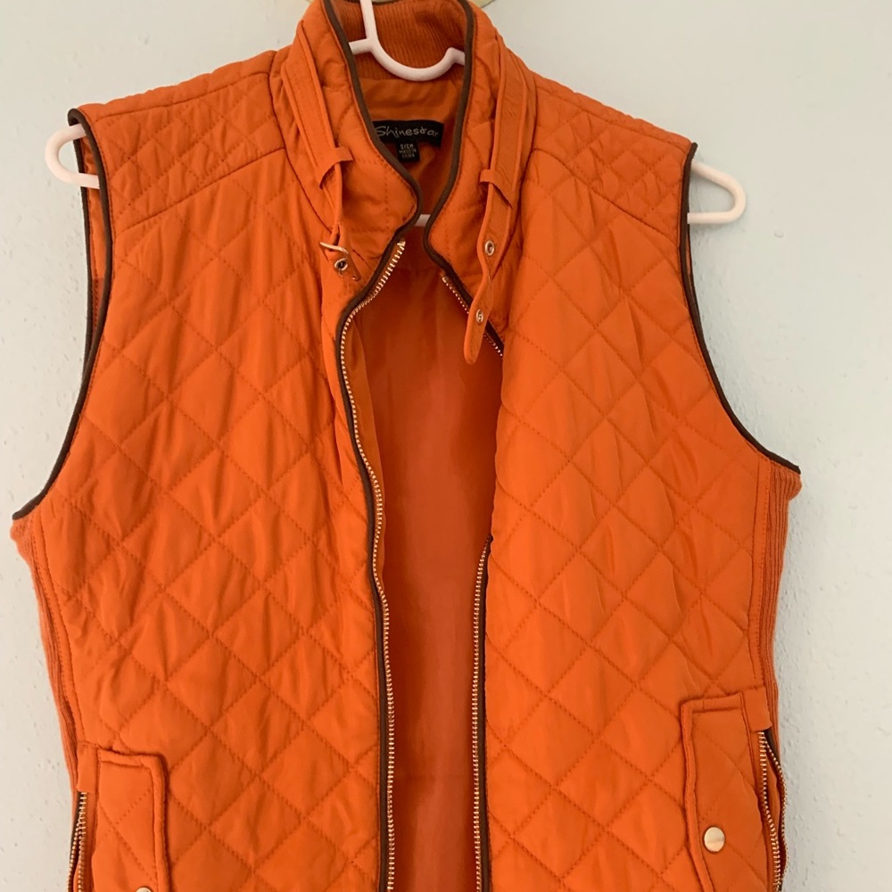 Burnt orange dynamic vest